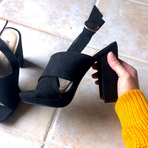 Black heels - Picture 3 of 7